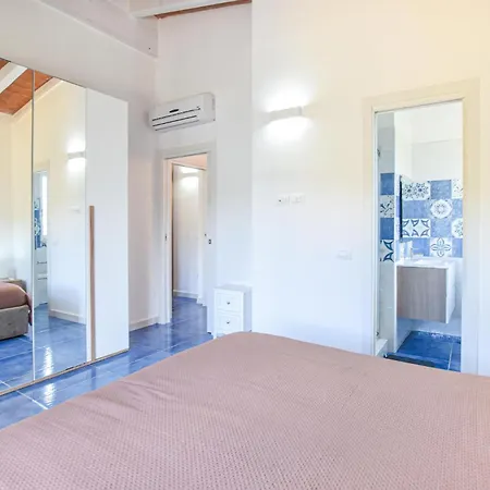 Apartment In Laureana Cilento